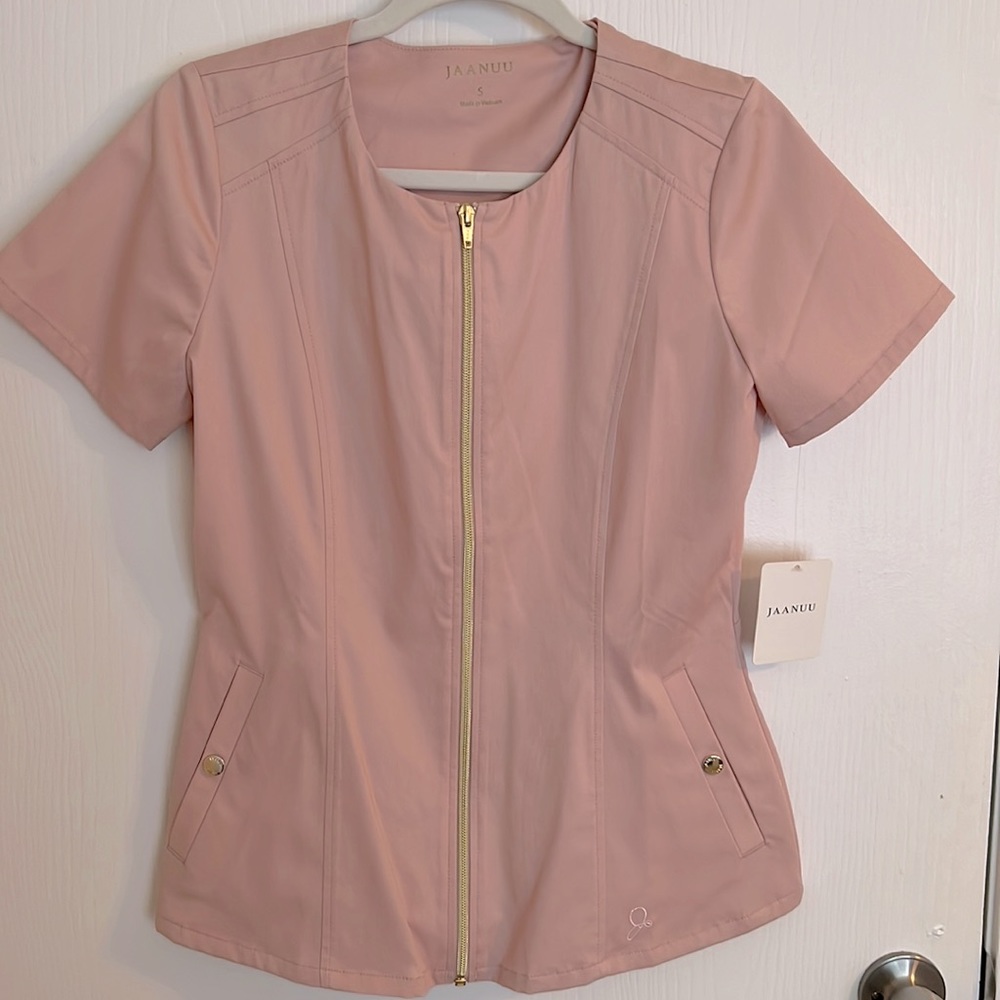 Jaanuu Scrubs. Fashion scrubs. Pink